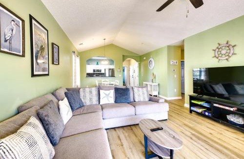 North Myrtle Beach Apartamento | Barefoot Resort Condo with Pools and Balcony!