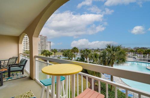 North Myrtle Beach Apartamento | Barefoot Resort Condo about 2 Mi to Beach Access!