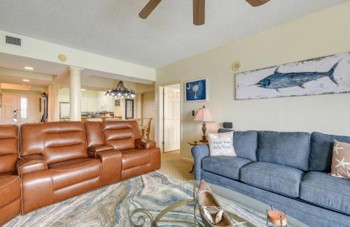 North Myrtle Beach Apartamento | Barefoot Resort Condo about 2 Mi to Beach Access!