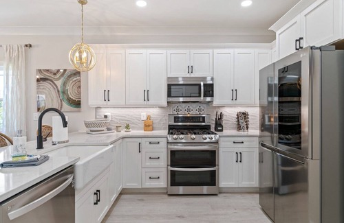 Winchester Casa | Barefoot Retreat w/kayaks/SUP/fireplace/Community Pool
