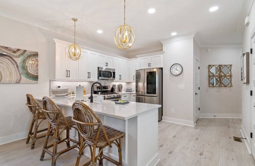 Winchester Casa | Barefoot Retreat w/kayaks/SUP/fireplace/Community Pool