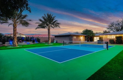 Bermuda Dunes Casa | BAREFOOT VOLLEYBALL BUNGALOW-1ACRE