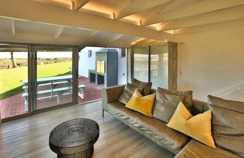 Langebaan Casa | Barefootin Beachfront Cottage, Loadshedding-Proof, Steps Away from Langebaan Main Beach Bliss