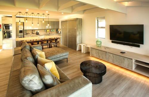 Langebaan Casa | Barefootin Beachfront Cottage, Loadshedding-Proof, Steps Away from Langebaan Main Beach Bliss