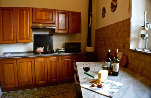 Mologno Apartamento | Bargabellavista: capacidad para 8 personas en 3 habitaciones, 2 baños, amplio jardín y estacionamiento