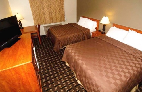 Kellogg Casa | Bargain Stay In The Silver Valley! Swimming Pool and Hot Tub, Gym!