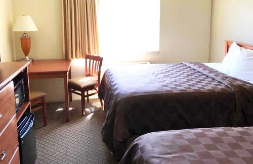 Kellogg Casa | Bargain Stay In The Silver Valley! Swimming Pool and Hot Tub, Gym!