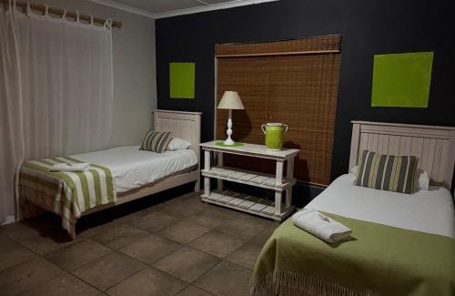 Sandbaai Casa | Barking Beach Cottage, Sandbaai - Pet Friendly