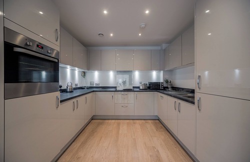 Thames Apartamento | Barking Bright Apartment with 2 Bedrooms