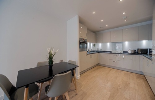 Thames Apartamento | Barking Bright Apartment with 2 Bedrooms