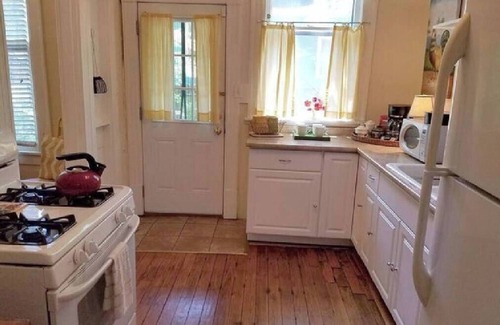 East of Broadway Cabaña | Barkley Cottage - 1 Bedroom