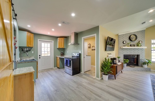 Barling Casa | Barling Vacation Rental: Fenced-In Yard w/ Hot Tub
