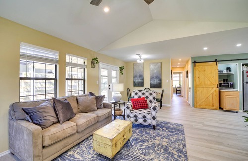 Barling Casa | Barling Vacation Rental: Fenced-In Yard w/ Hot Tub