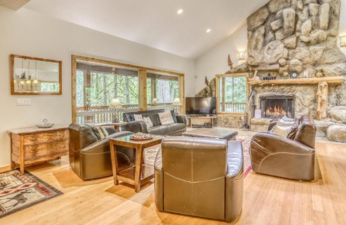 Zigzag Casa | Barlow Trail Lodge - Meredith Lodging