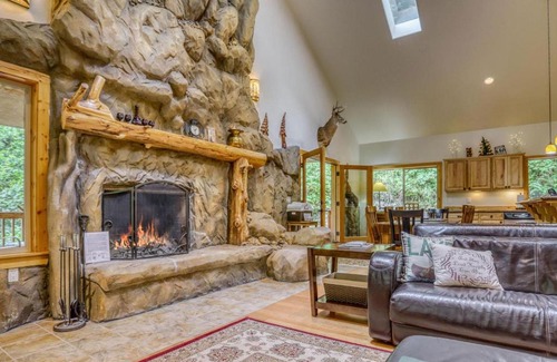 Zigzag Casa | Barlow Trail Lodge - Meredith Lodging