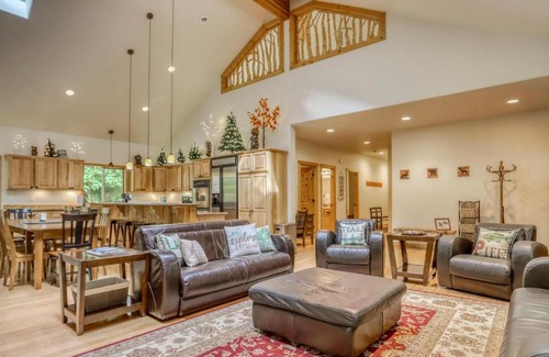 Zigzag Casa | Barlow Trail Lodge - Meredith Lodging