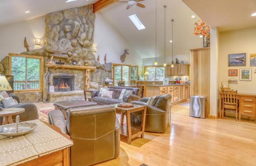 Zigzag Casa | Barlow Trail Lodge - Meredith Lodging
