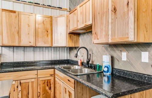 Mather Casa | Barn & cabin with firepits, grills, foosball, kayaks, home theater, & 2 kitchens