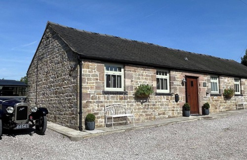 Winkhill Casa | Barn Conversion - Sleeps 4 - Pet friendly - Garden