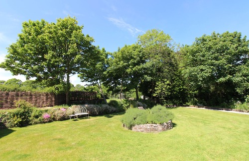 Relubbus Casa | Barn conversion | 2 bathrooms | Hot tub | Close to Marazion and St Ives.