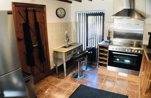 Cauldon Low Casa | Barn Conversion - Sleeps 4 - Pet friendly - Garden