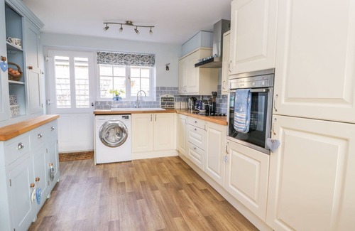 Scawton Cabaña | BARN COTTAGE, pet friendly, with open fire in Kirkbymoorside
