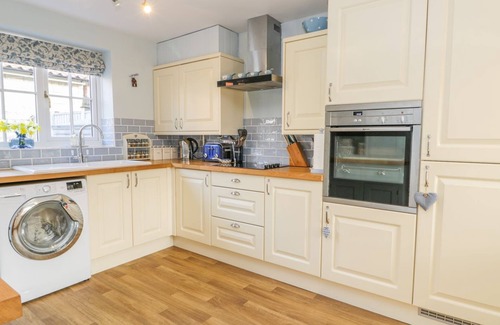 Scawton Cabaña | BARN COTTAGE, pet friendly, with open fire in Kirkbymoorside