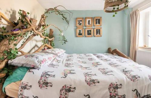 Honley Casa | Barn Cottage Quirky Weaver's Cottage in Quaint Hamlet