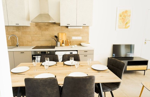 Assier Casa | Barn La Roca Masia - Les Tournesols, swimming pool, garden, 3 bedrooms 6/8 people