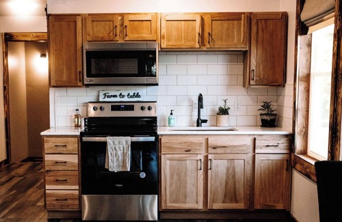 Fort Wayne Casa | Barn loft apartment with AC, full kitchen and view of pond and farm animals.