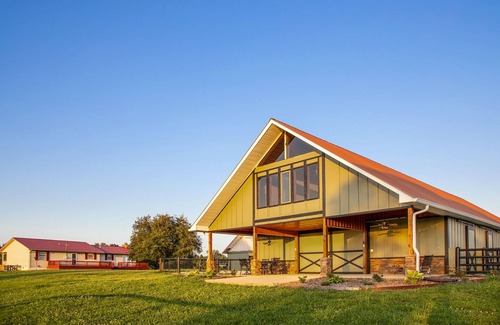 Big Creek Casa | Barn Loft Apt 2 with Lake & Mountain views & custom wood accents through out.