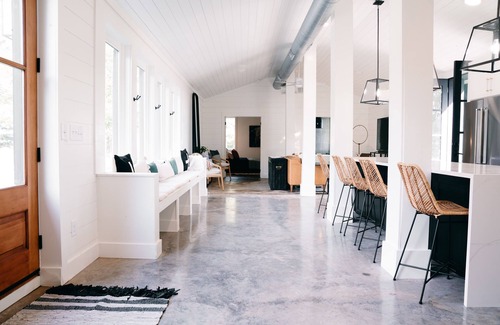 Columbia Casa | Barn on Modern Working Farm South of Nashville