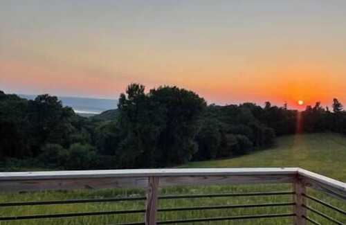 De Soto Casa | Barn On The Ridge / HOT TUB / Sleeps 6