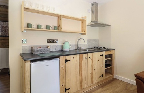 Ringstead Cabaña | BARN OWL LODGE, country holiday cottage, with a garden in Snettisham