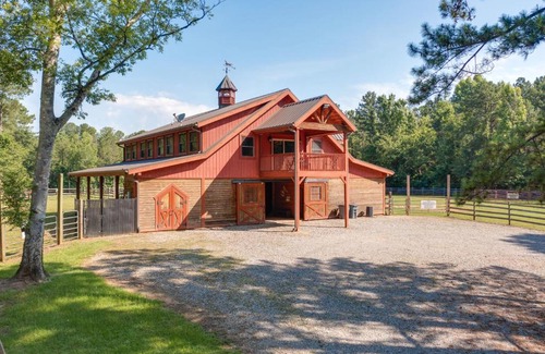 Huber Apartamento | Barn-Style Georgia Vacation Rental - Pet Friendly!
