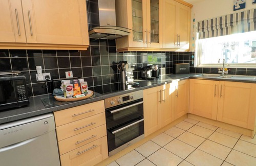 Boulmer Casa | BARNACLES, pet friendly, with open fire in Longhoughton