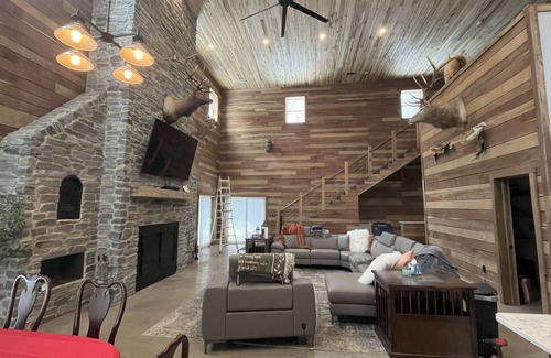 Koleen Cabina | Barndominium/Cabin in Woods