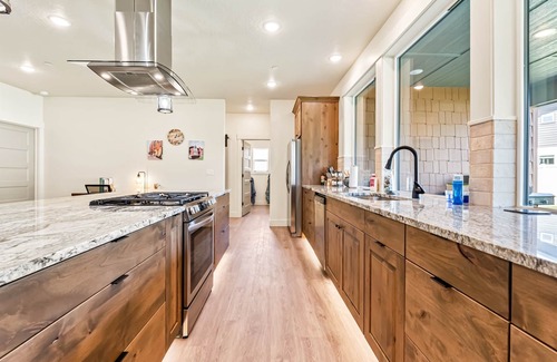 Caldwell Casa | Barndominium Getaway|Family Retreat|Teams|RV Options|Pickleball|Fire Pits