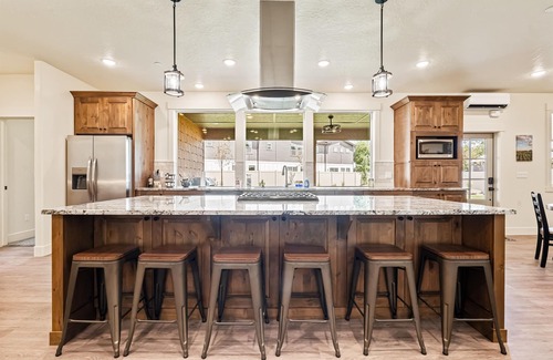 Caldwell Casa | Barndominium Getaway|Family Retreat|Teams|RV Options|Pickleball|Fire Pits