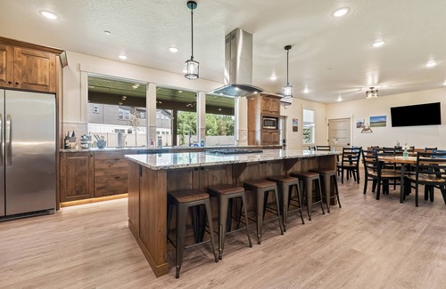 Caldwell Casa | Barndominium Getaway|Family Retreat|Teams|RV Options|Pickleball|Fire Pits