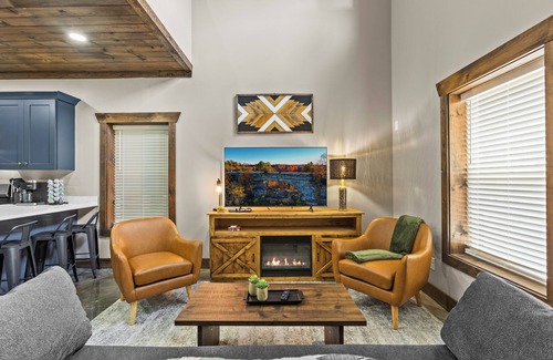 Stanton Casa | Barndominium Hot Tub, River, & Easy Parking
