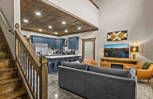 Stanton Casa | Barndominium Hot Tub, River, & Easy Parking