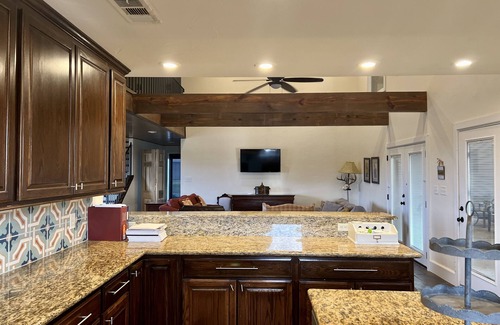Beaumont Casa | Barndominium on 40 acre farm! Long term rental close To Beaumont & Mid-County