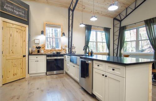 Franklin Casa | Barndominium With Hot tub and Deck