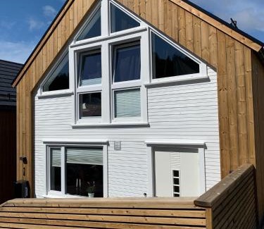 Ny Hellesund Casa | Barnevennlig feriehus ved sjøen