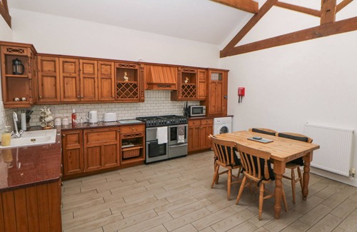 Foxt Cabaña | Barnfields Holiday Cottage, Kingsley