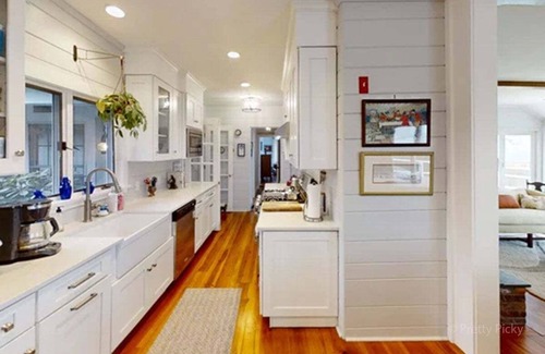 Barnstable Casa | Barnstable Beachfront Beauty, Heated Pool: 070-Ba
