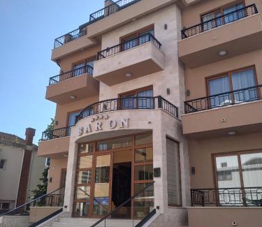 Maini Apartamento | Baron