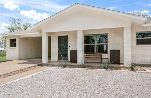 Fredericksburg Casa | Baron's Bungalow | 2/2, Hot Tub, Fire-pit & Grill, Pet Friendly w/ fee