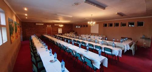 Hartswater Hotel | Barons Galley & Lodge